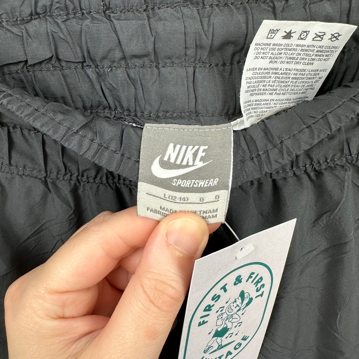 Vintage 00's Nike Black Nylon Track Pants - L