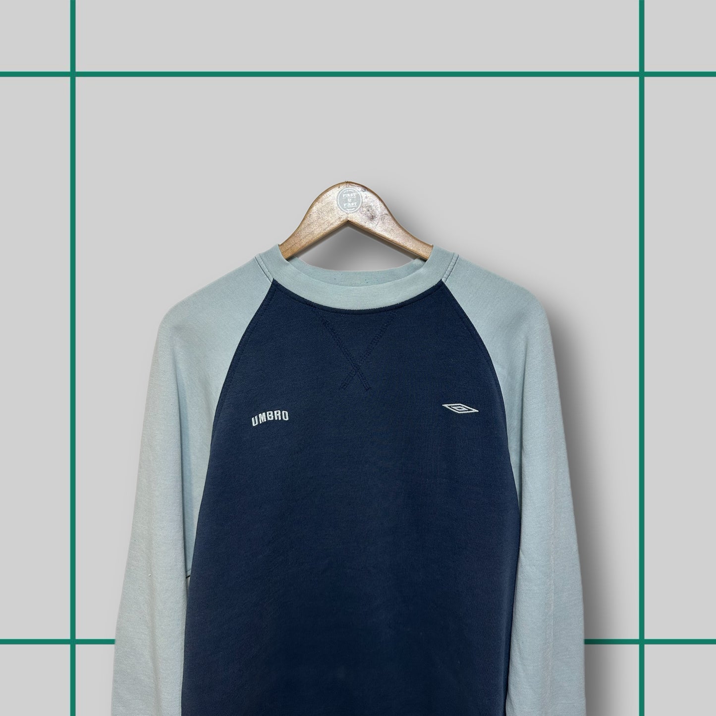 Vintage Umbro 00's Navy/Light Blue Logo Crewneck